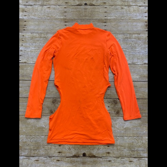 NWOT Oh Polly long sleeve mini dress with cut out - Picture 4 of 4